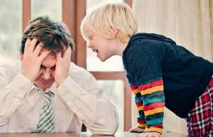 Τι πρέπει να κάνουν οι γονείς αφού θυμώσουν πραγματικά με ένα παιδί