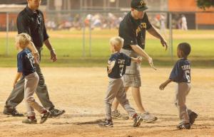 자녀가 청소년 스포츠를 통해 배울 수 있는 8가지 교훈