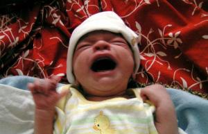 Κωλικοί: Όλα όσα πρέπει να ξέρετε για το γιατί το μωρό σας κλαίει