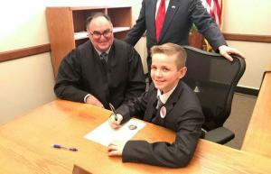 Oregon vælger den 11-årige Dom Peters som guvernør for det første barn